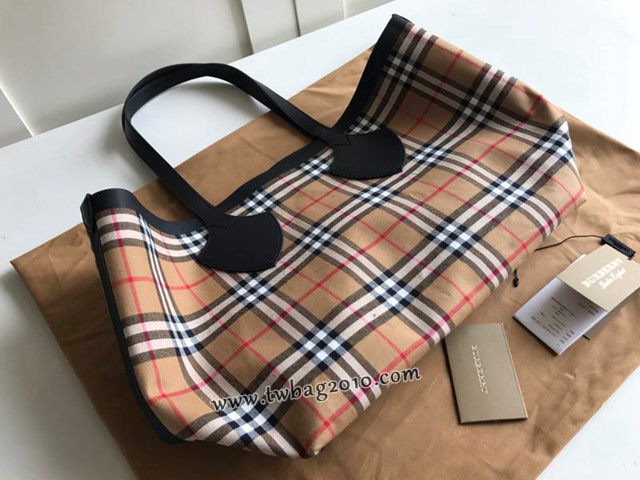 Burberry專門店新款帆布格紋圖案手提購物女包 巴寶莉雙面兩用托特包購物袋 yxb1350